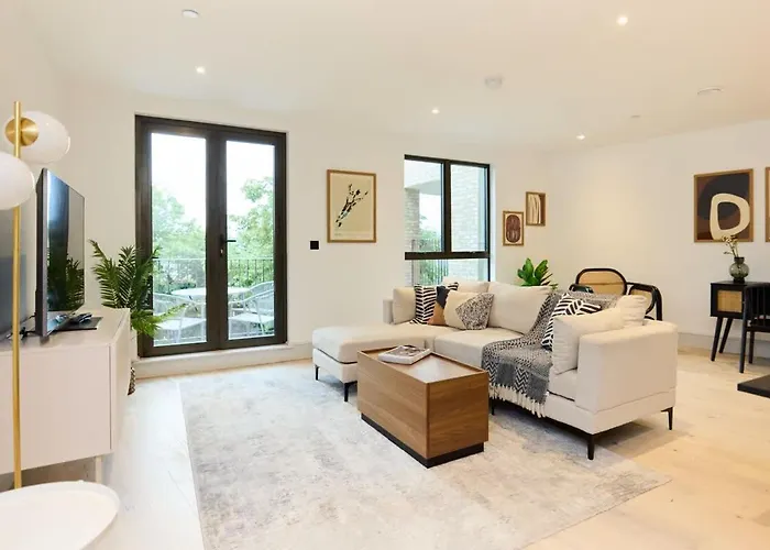 The South Wimbledon Place - Adorable 2Bdr Flat With Balcony