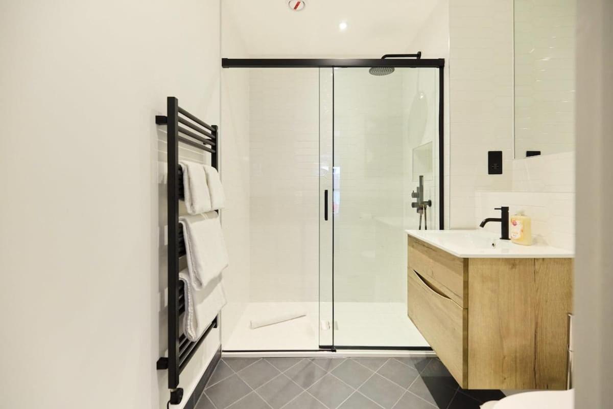 The South Wimbledon Place - Adorable 2bdr Flat With Balcony