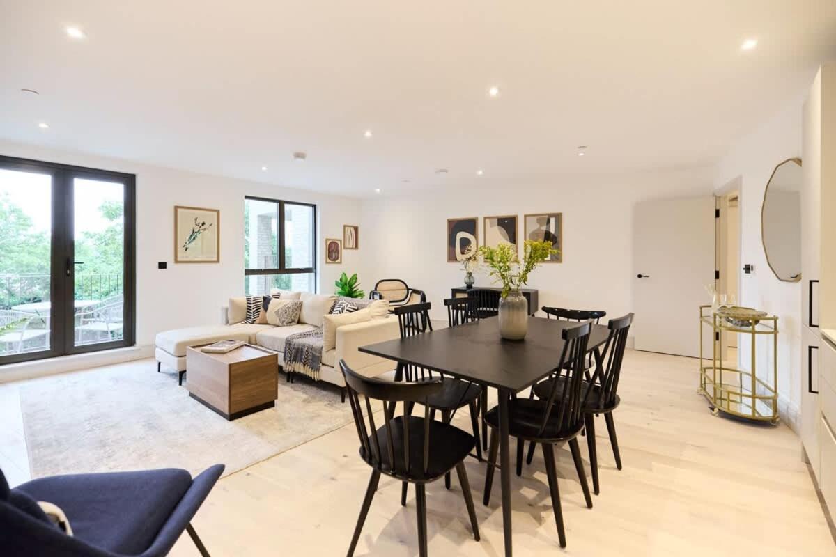 The South Wimbledon Place - Adorable 2bdr Flat With Balcony
